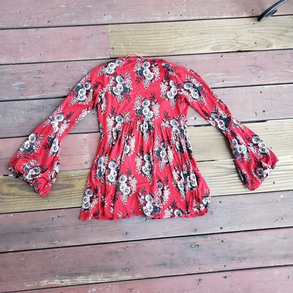 Free People Red Floral Boho Stretchy Speak Easy Tunic Top - Picture 10 of 14